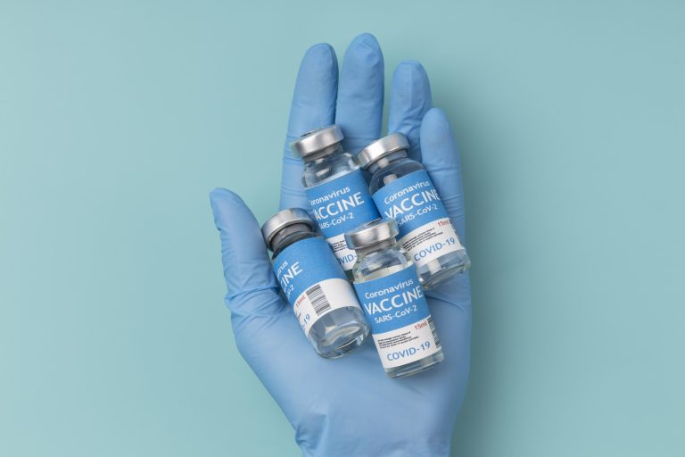 coronavirus-arrangement-with-vaccine-recipients